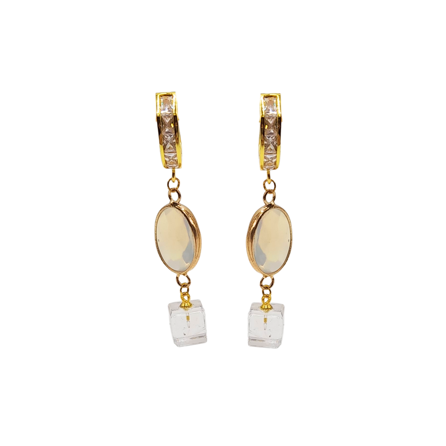Aros con cristales, piedra y cubo transparente